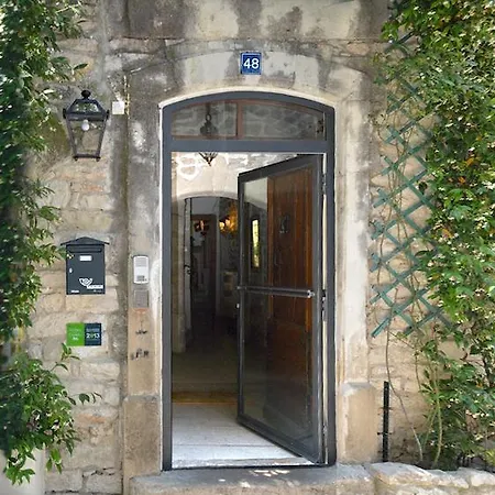 Bed And Art Calvisson